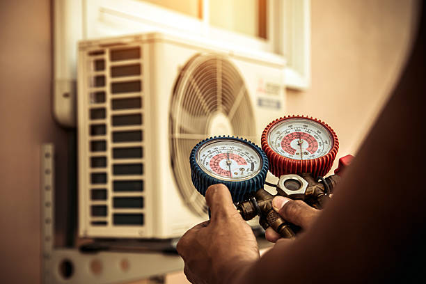 Professional Hvac Installation technician working in Perryville, AR